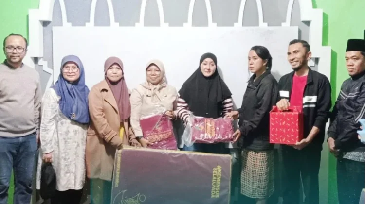 Pemko dan TP PKK Serahkan Bantuan untuk Korban Kebakaran di Tanah Bato