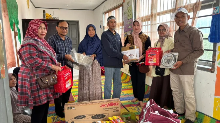 LKKS Padang Panjang Salurkan Bantuan untuk Korban Kebakaran