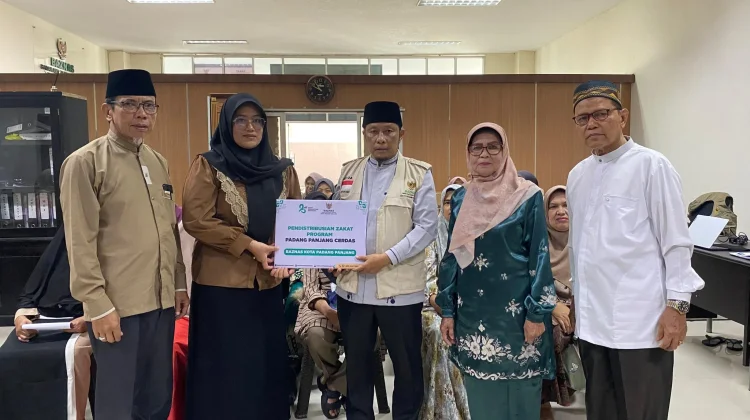 BAZNAS Padang Panjang dan CSR Wardah Salurkan Dua Program Beasiswa