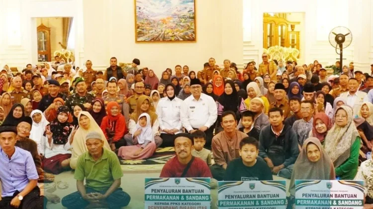 Pemko Padang Panjang Salurkan Bantuan untuk PPKS dan Korban Bencana