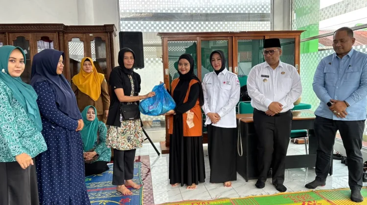 TP PKK Salurkan Bantuan Sembako bagi Warga Kurang Mampu