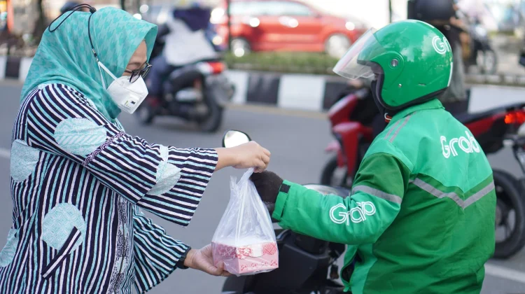 Berbagi Takjil untuk Sesama