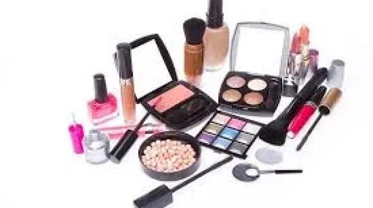 Dampak Make Up Berlebihan bagi Kulit