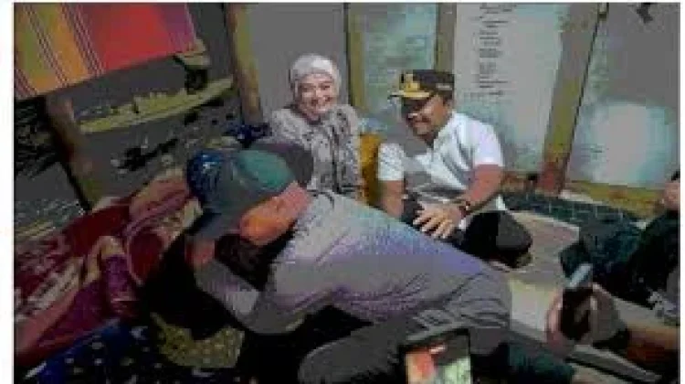 Safari Ramadan Tanah Datar, Wagub Vasko Salurkan Bantuan Warga Paninjauan X Koto