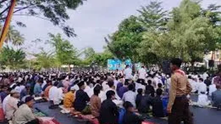 Sempat Diguyur Hujan, Salat Ied Balai Kota Payakumbuh Berlangsung Khidmat