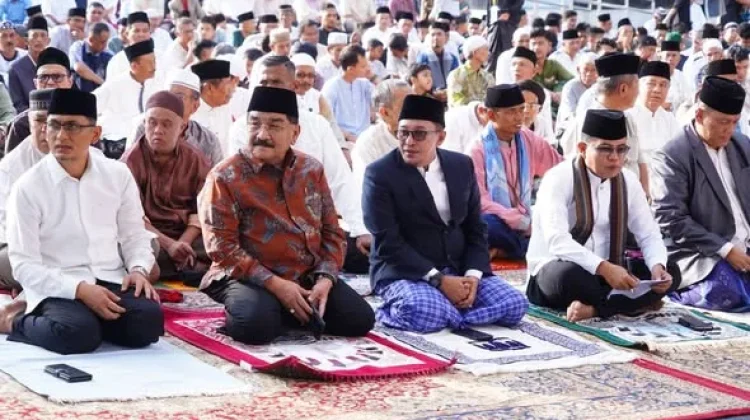 Pemkab Tanah Datar Gelar Shalat Id Dua Hari