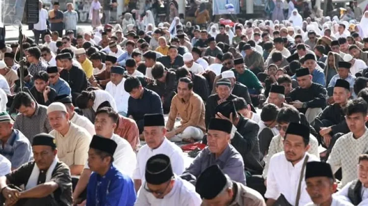 Hargai Perbedaan, Pemkab Fasilitasi Salat Id Dua Hari di Lapangan Cindua Mato