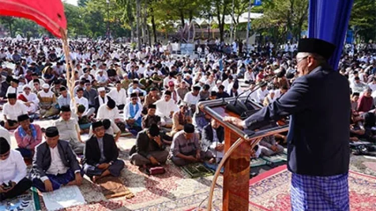 Tegakkan Ukhuwah Islamiyah,Pemkab Tanah Datar Gelar Salat Ied Dua Hari