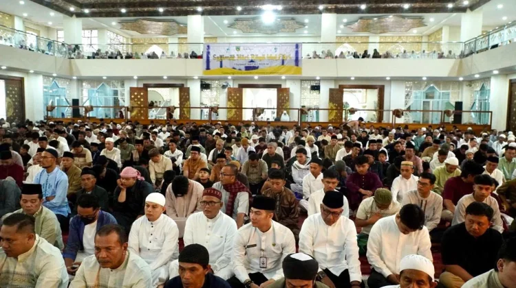Sambut Idulfitri, Ribuan Warga Padati Salat Id di Masjid Agung Manarul ‘Ilmi