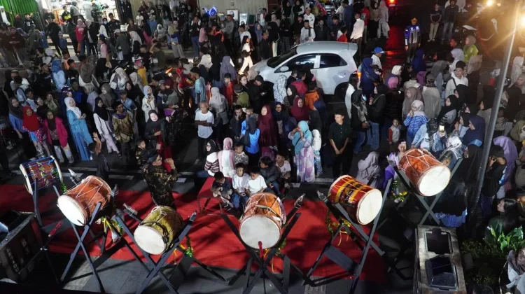 Ribuan Warga Padati Pasar Pusat, Semarakkan Malam Takbiran Idulfitri