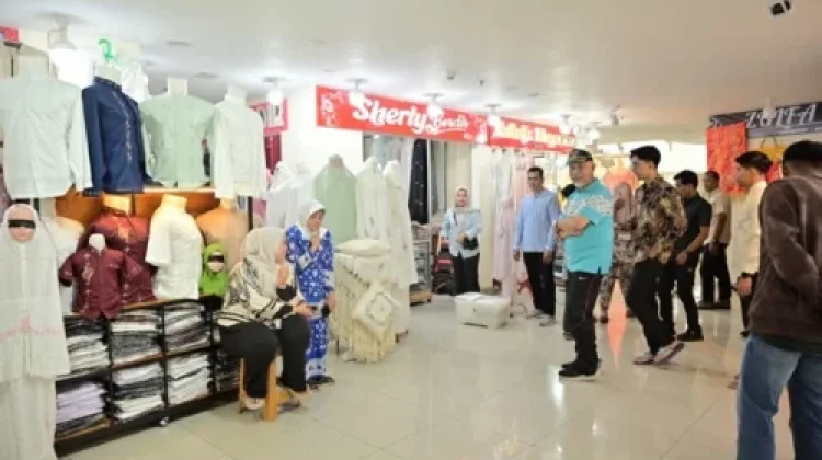 Monitor Pasar Atas, Gubernur Sumbar Imbau Pedagang Optimalkan Promosi Digital
