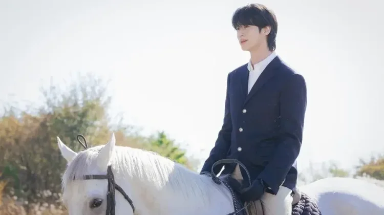 Perfect Crown Tampilkan Transformasi Baru Byeon Woo Seok