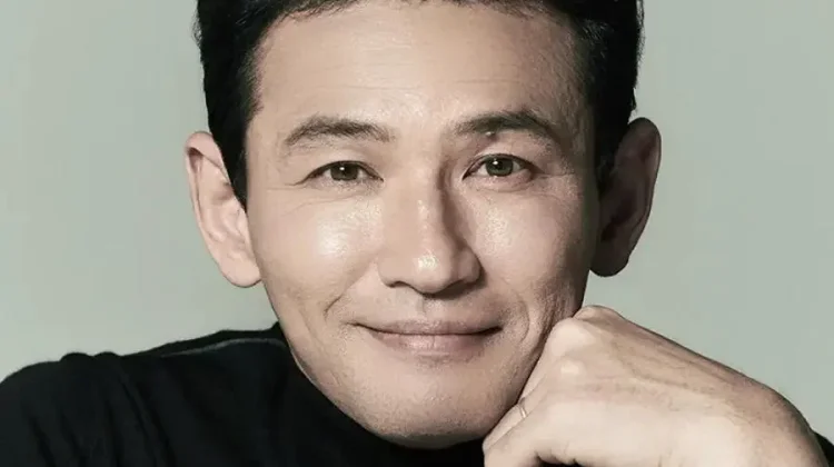 Hwang Jung Min Pertimbangkan Bintangi Film Baru