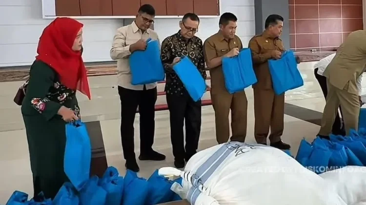 Presiden RI Serahkan Bantuan Perlengkapan Ibadah untuk Korban Bencana di Agam