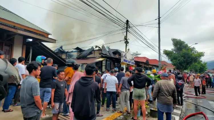 Kebakaran di Padang Panjang, Pemko Sigap dan Serahkan Bantuan Darurat