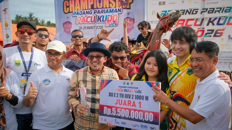 Kuda Queen Mentari Bupati Tanah Datar Juara I di Pacu Kuda Padang Pariaman