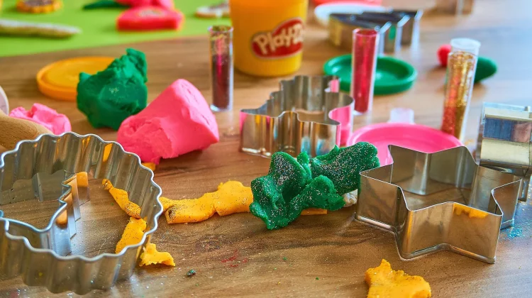 Sejarah Play-Doh Dari Pembersih Menjadi Mainan Legendaris