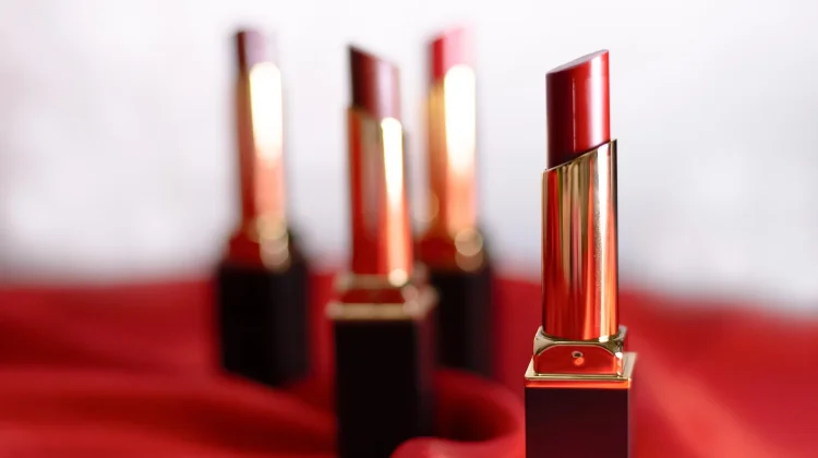 Jejak Panjang Revolusi Lipstik Dari Masa ke Masa