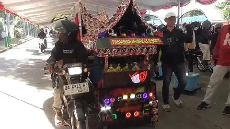 Pemudik Melaksanakan Lebaran Idul Fitri di Jalan