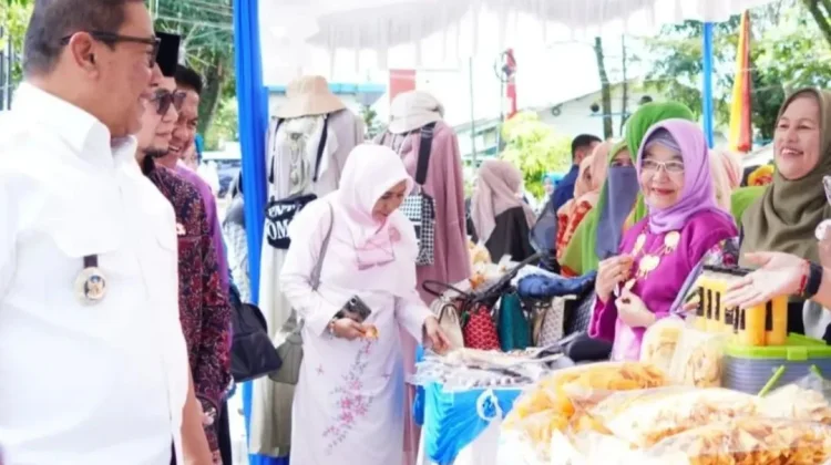 TP PKK Bukittinggi Gelar Bazar Pasar Murah, Harga Sembako Stabil!