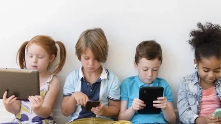 Delapan Aplikasi Wajib Blokir Akun Anak di Bawah 16 Tahun, YouTube hingga TikTok