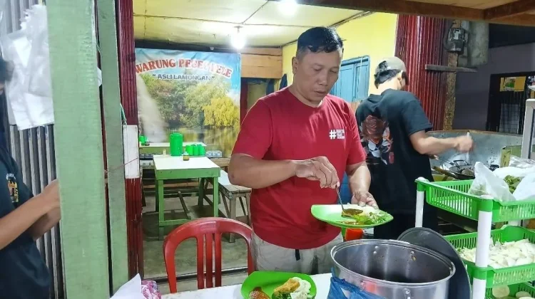 Babinsa 06/Guguk Buka Usaha Kuliner Pecel Lele untuk Ekonomi Warga!