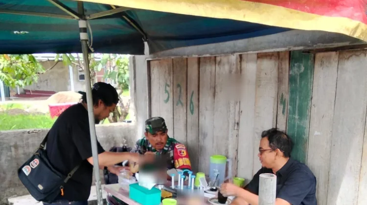 Silaturahmi Lebaran, Babinsa Koramil 07/Kapur IX Jalin Komsos Warga