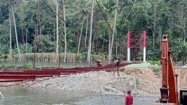 Pembangunan Jembatan Gantung Tanah Tingkah Capai 76 Persen Sukses
