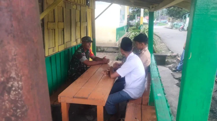 Babinsa Koramil 02/Pangkalan Ajak Generasi Muda Jaga Ketertiban Sekitarnya