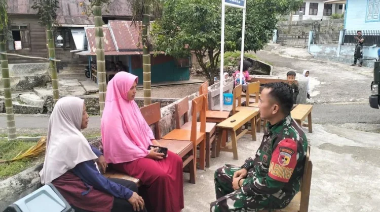 Babinsa Koramil 07/Kapur IX Laksanakan Komsos Warga Muaro Paiti