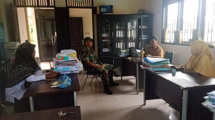 Babinsa Koramil 08/Akabiluru Bahas Pengelolaan Irigasi Pertanian