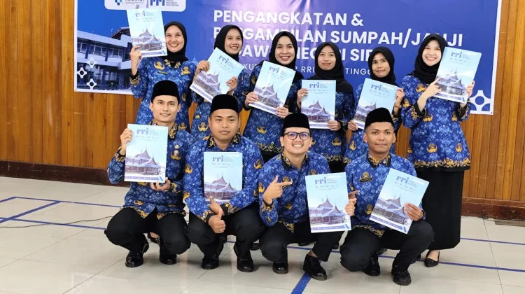 Ucapkan Sumpah, Sepuluh CPNS LPP RRI Bukittinggi Resmi Dilantik
