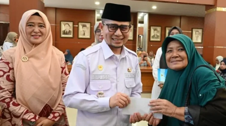 Pemko Bukittinggi Salurkan Bantuan Sembako dan PKH bagi 394 Penerima Baru