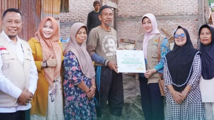 PKK dan Baznas Padang Panjang Bantu Korban Kebakaran Tanah Hitam