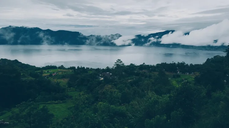 Pesona Danau Maninjau, "Surga Tersembunyi di Ranah Minang yang Menenangkan Jiwa"
