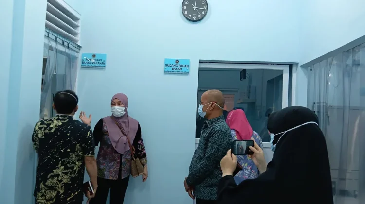 Ketua TP PKK Padang Panjang Tinjau Pelaksanaan Makanan Bergizi Gratis