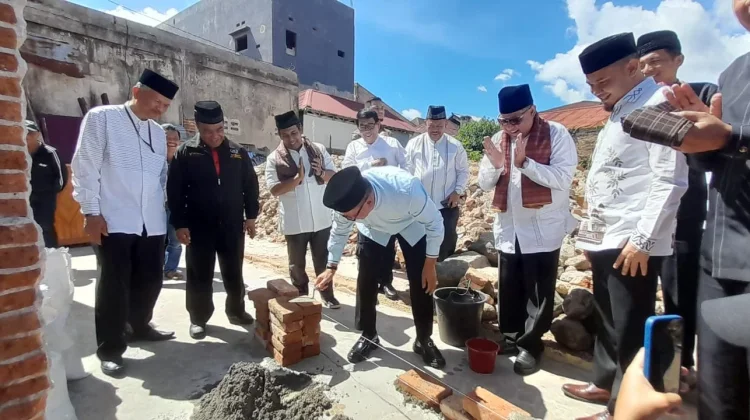 Ahlul Badrito Resha Bangun Musholla Salimah Warisan Bagindo Tuni di Tengah Sawah
