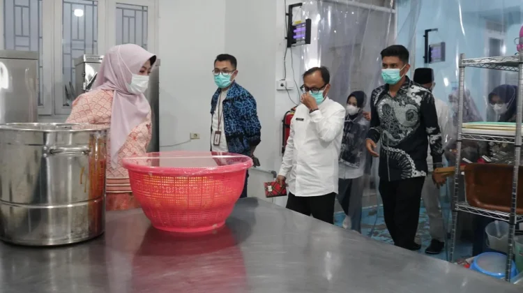 Ketua TP PKK Padang Panjang Tinjau Dapur Makanan Bergizi Gratis