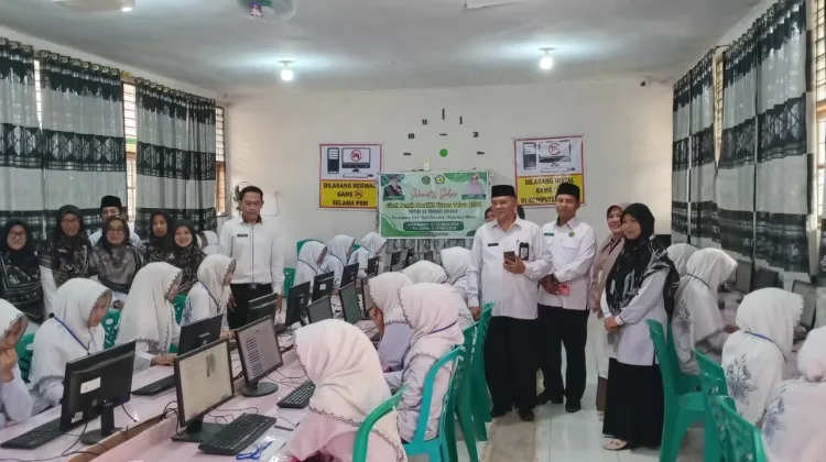 Kemenag Tanah Datar Pantau TKA di MTsN 12, Pastikan Kelancaran dan Integritas Ujian