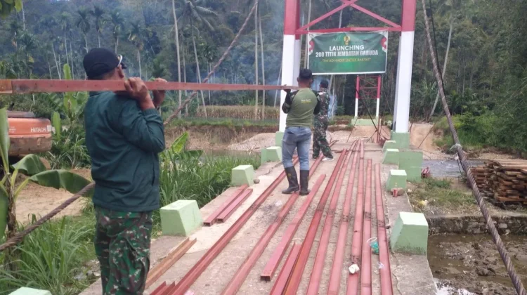 Pembangunan Jembatan Gantung Sungai Rimbang 64,2 Persen