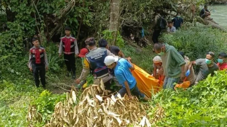 Mayat Ditemukan di Sungai Batang Agam, Evakuasi Terkendala