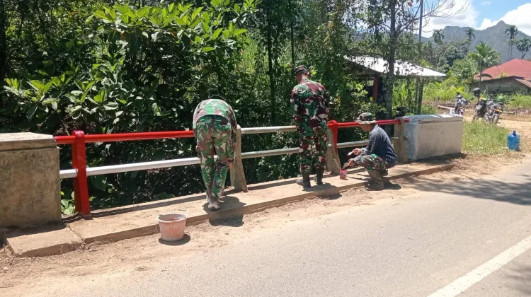 Babinsa dan Warga Siapkan Kampung Pancasila Jelang Penilaian