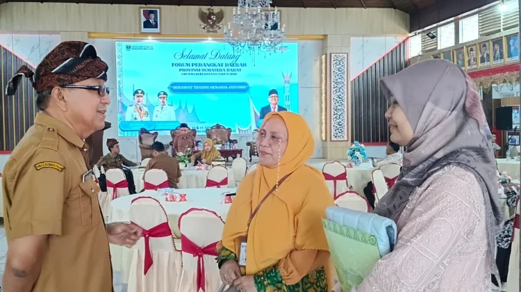 Prof. Dr. ike Revita,SS.M.Hum.CRP; Kampus Kunci Pemajuan Budaya Minangkabau Sumbar