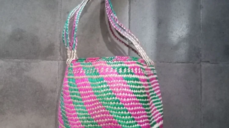 Tas Kaduik dan Mansiro, Anyaman Khas Minangkabau