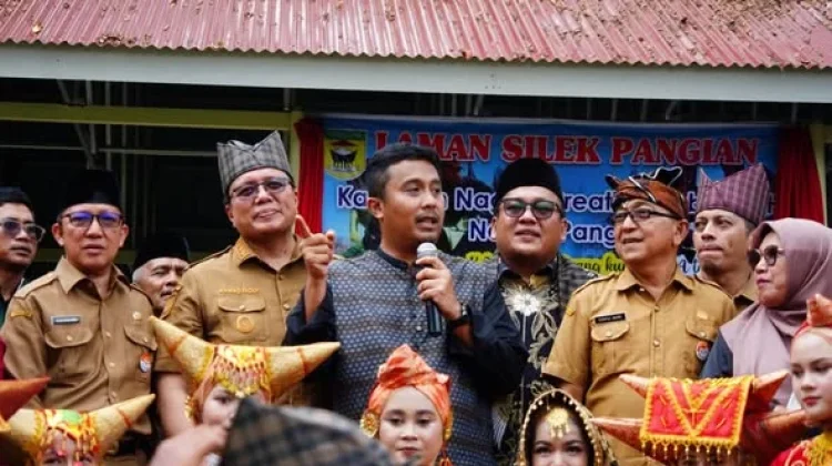 Wabup Dorong Pelestarian Silek Pangian sebagai Penggerak Ekonomi Kreatif Nagari