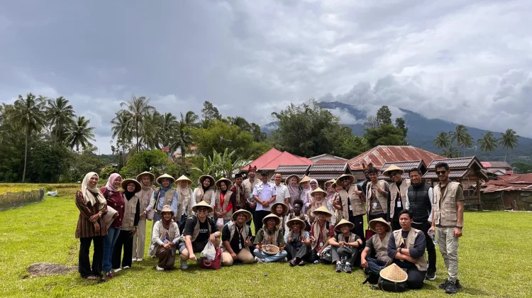 Kubu Gadang Jadi Laboratorium Lapangan Peserta Summer Course Unand dari 4 Negara