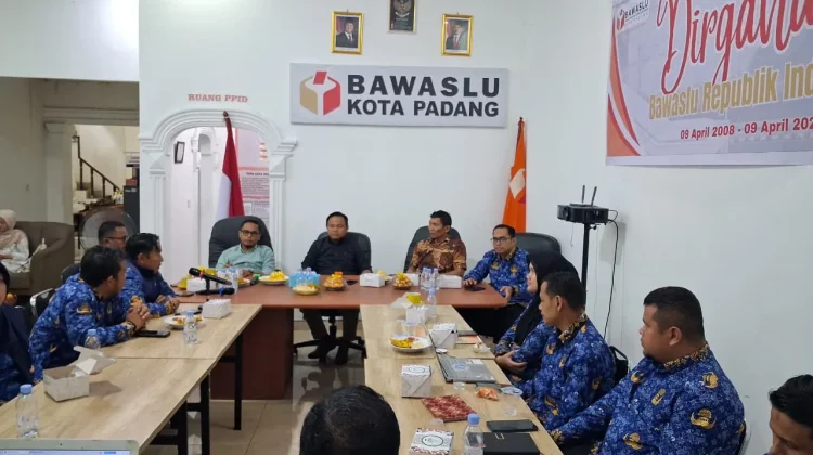 Rapat Internal, Bawaslu Padang Fokus Penguatan Informasi Publik