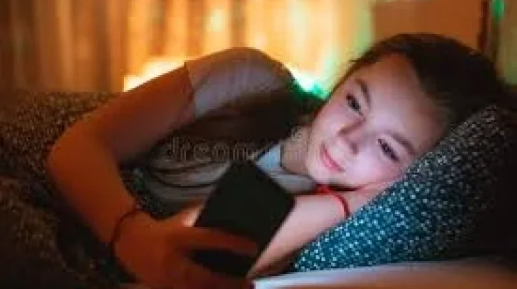 Gawai sebelum Tidur Picu Risiko Jantung Serius