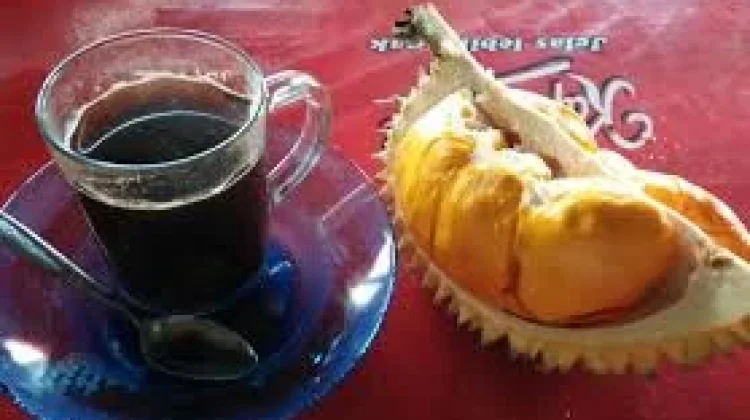 Minum Kopi setelah Makan Durian Apakah Berakibat Fatal Bagi Kesehatan?