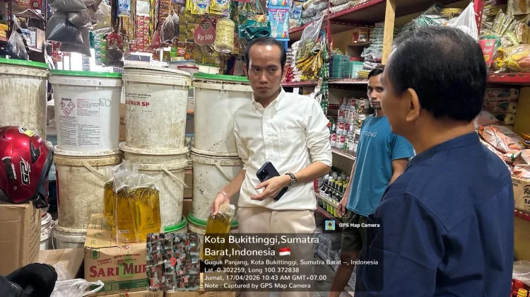 Ekonomi Bangkit, Perum Bulog Bukittinggi Gencarkan Stabilkan Harga Minyak Goreng